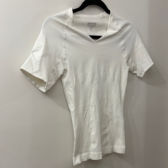 SPANX white  V-Neck Short Sleeve Top -women’s XL - zoned performance undershirt - Picture 1 of 4